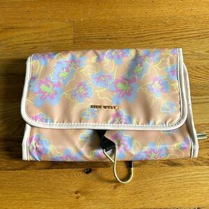 Travel toiletry bag